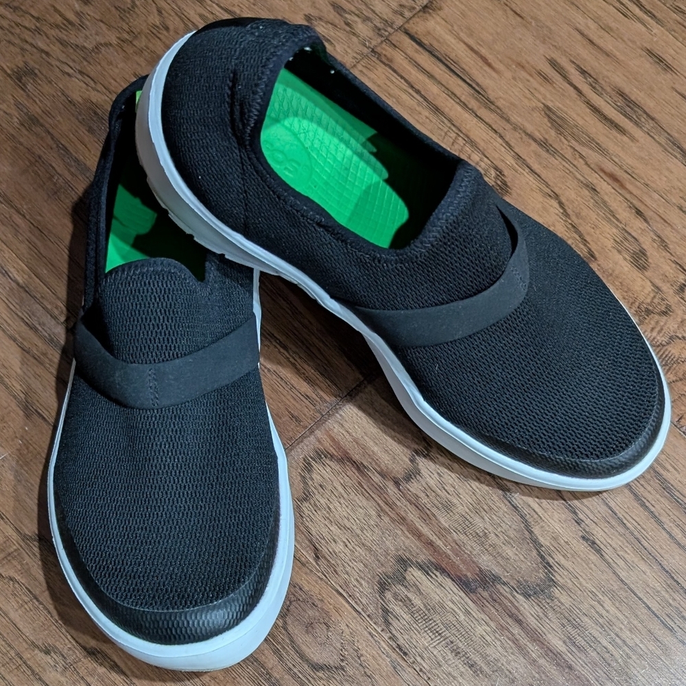 Oofos Women's OOmg eeZee Low Casual Shoes